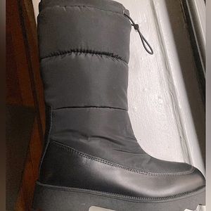 Aerosoles brand new quilted all weather boots with drawstring closure !!!